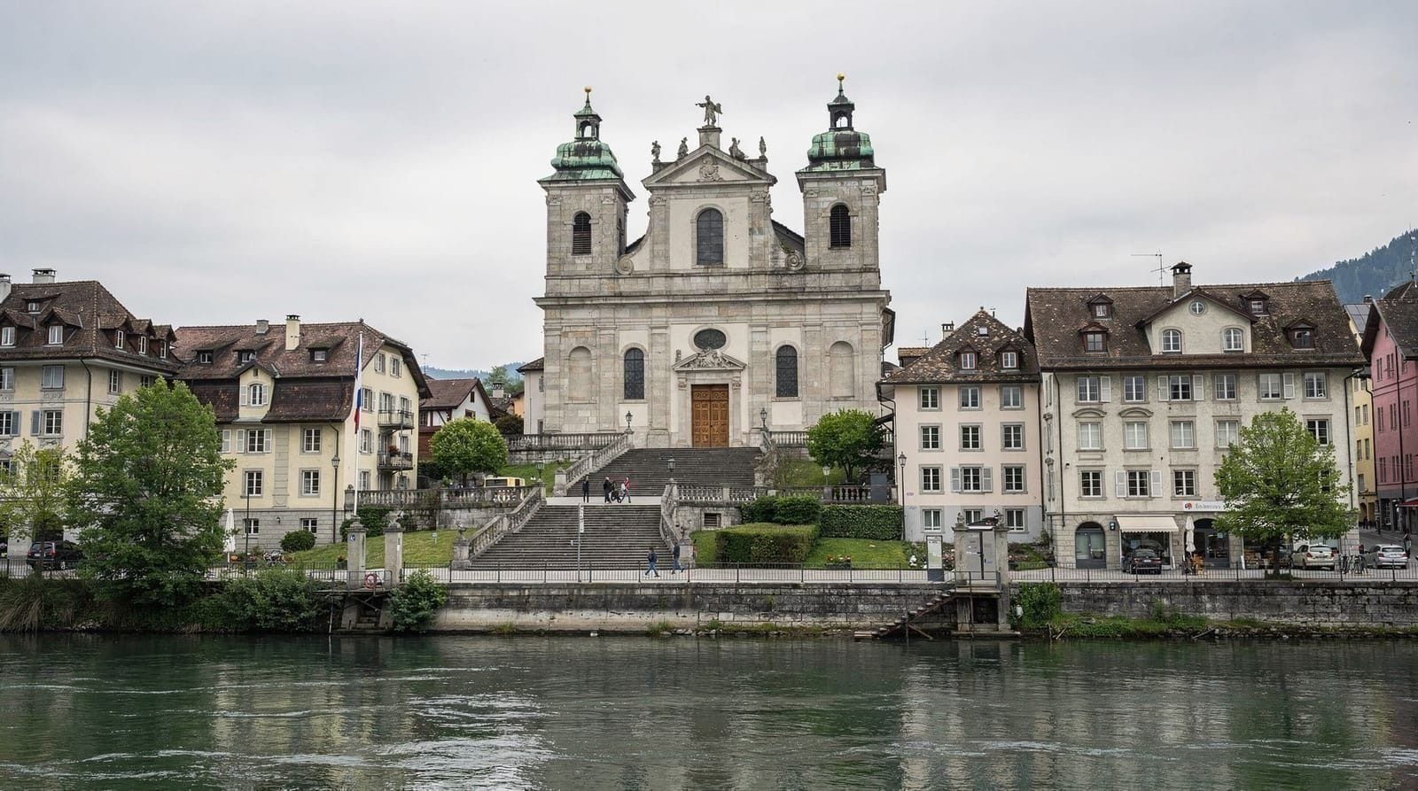 Aargau en Solothurn: beschilderde dakranden, barokke pleinen en een kasteel op een heuvel