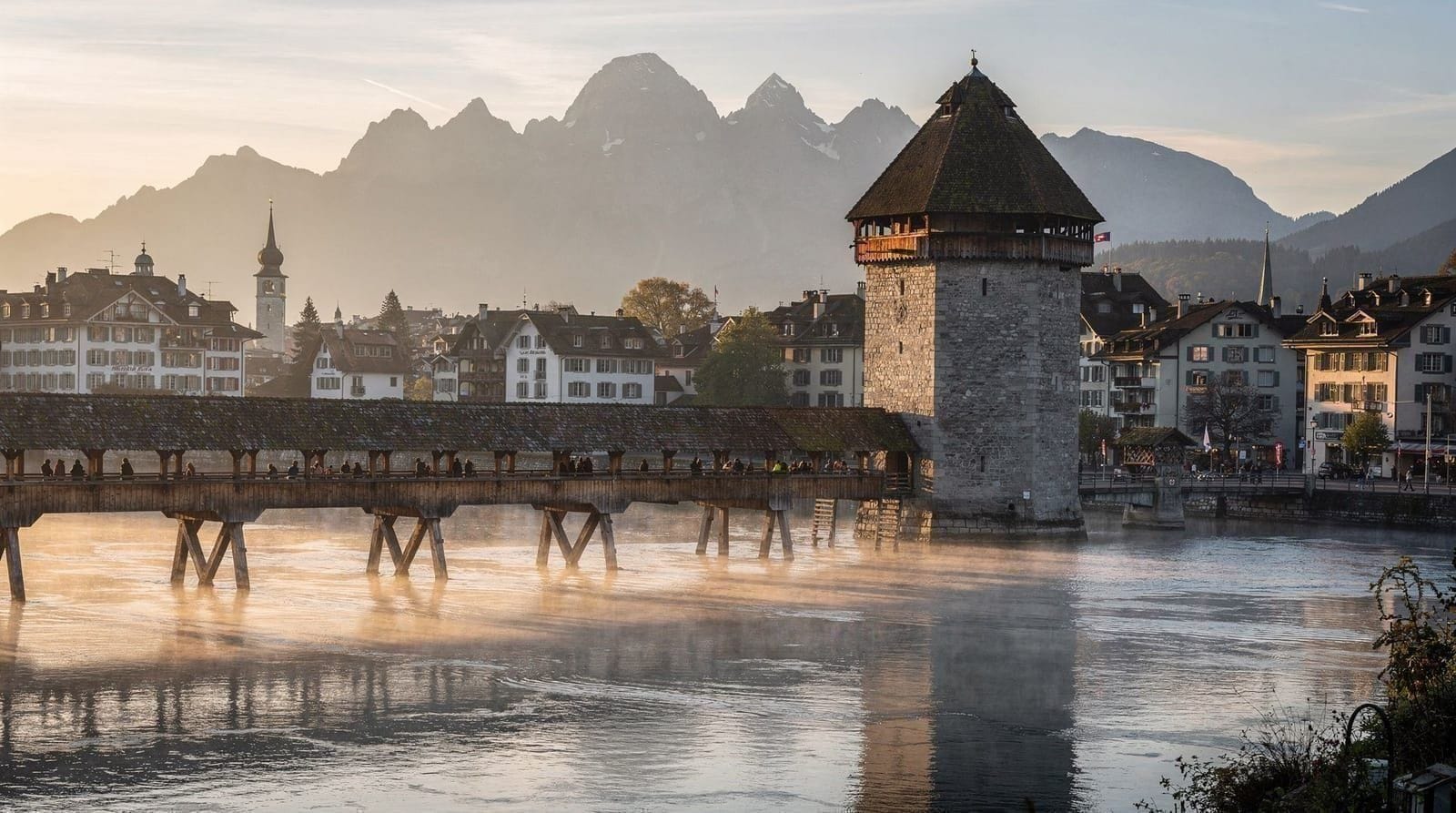 Een luxe reisroute van vier dagen vanuit Luzern: Bürgenstock, privéboten en hooggelegen spa's